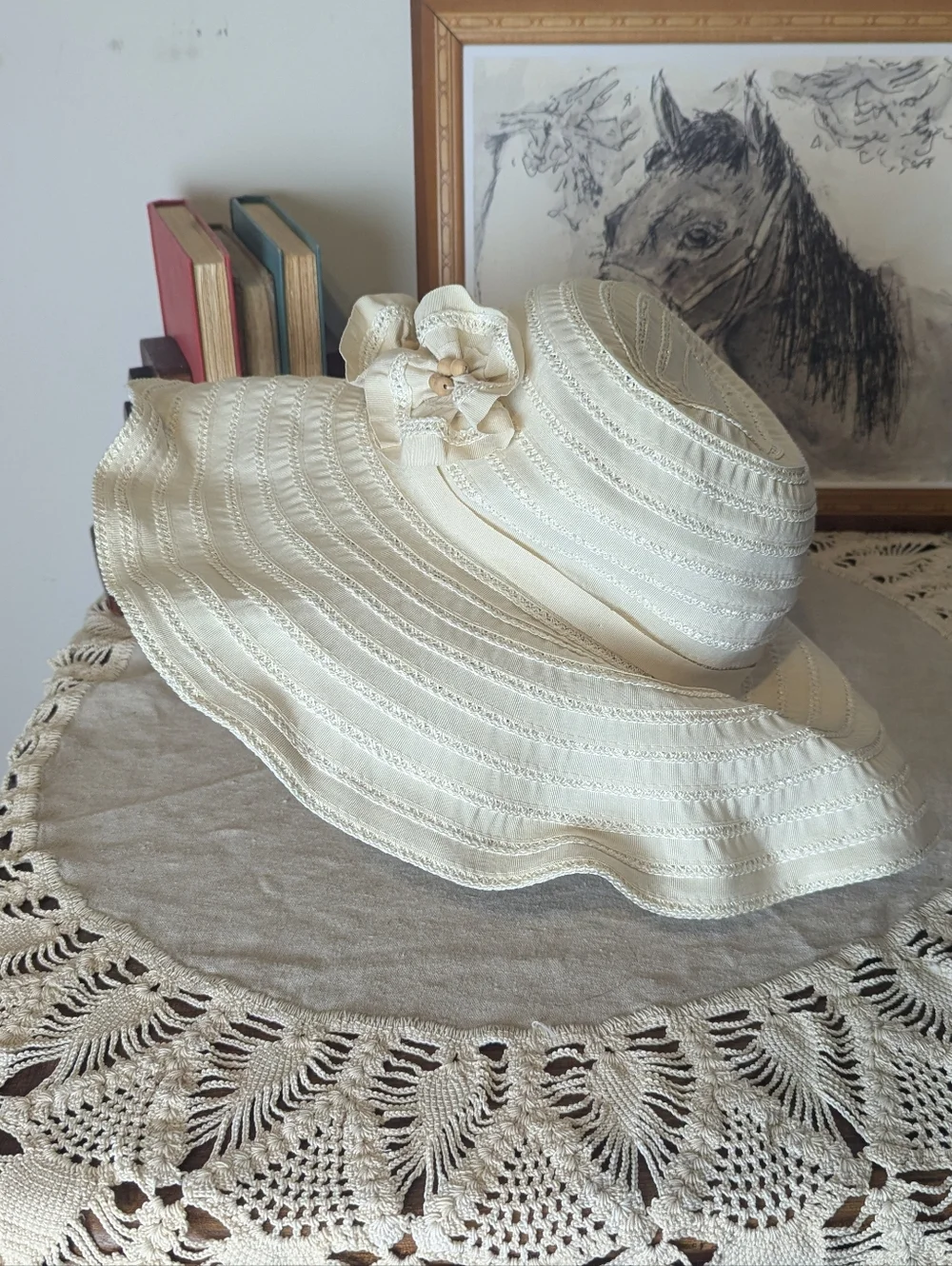 Vintage Y2K Ivory Wide Brim Sun Hat, Wired Adjustable Brim Romantic Garden Party - Picture 1 of 12